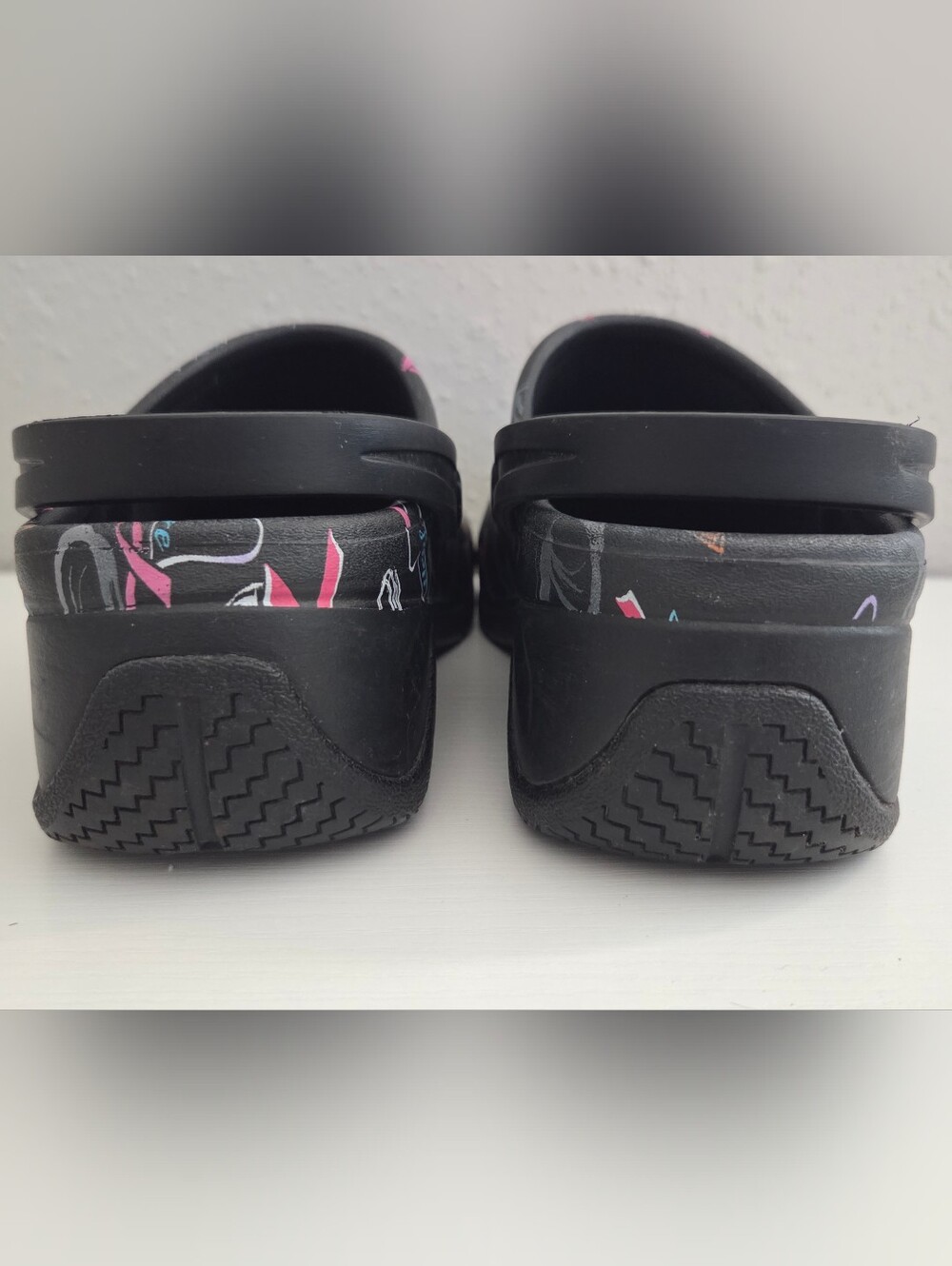 Size 7 Slip Resistant Clogs - Picture 4 of 11